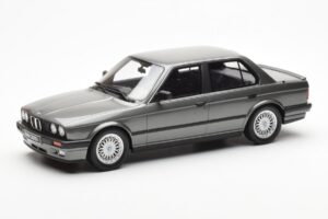 BMW 325i E30 Sedaan Dolphin Hall Otto 1:18