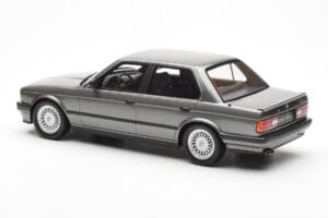 BMW 325i E30 Sedaan Dolphin Hall Otto 1:18 OT819 Vaik - pilt 5/6