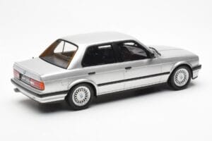 BMW 325i E30 Hõbe Otto 1:18 OT912 Vaik - pilt 2/6