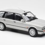 BMW 325i E30 Touring Hõbe Norev 1:18 - image 4 of 6