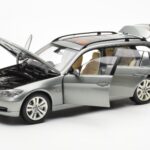 BMW 330i E91 Touring Hall Metallic Kyosho 1:18 - image 2 of 8