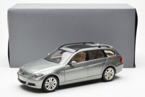 BMW 330i E91 Touring Hall Metallic Kyosho 1:18 80430394359 Metall - pilt 8/8