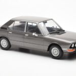 BMW 520i E28 Hall MCG 1:18 - image 4 of 6
