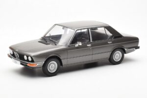 BMW 520i E28 Hall MCG 1:18