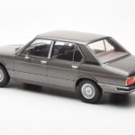 BMW 520i E28 Hall MCG 1:18 - image 5 of 6