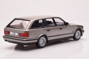 BMW 530i E34 Touring Hall Metallik MCG 1:18 MCG18330 Metall - pilt 2/6