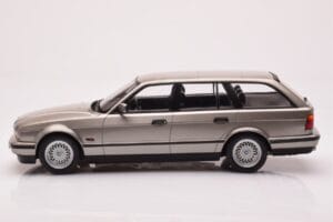 BMW 530i E34 Touring Hall Metallik MCG 1:18 MCG18330 Metall - pilt 3/6
