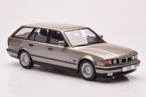 BMW 530i E34 Touring Hall Metallik MCG 1:18 MCG18330 Metall - pilt 4/6