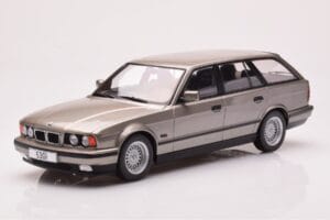 BMW 530i E34 Touring Hall Metallik MCG 1:18