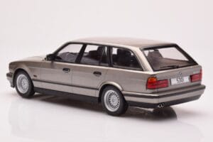BMW 530i E34 Touring Hall Metallik MCG 1:18 MCG18330 Metall - pilt 5/6