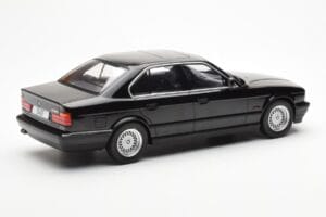 BMW 540i E34 Must Metallic MCG 1:18 MCG18157 Metall - pilt 2/6