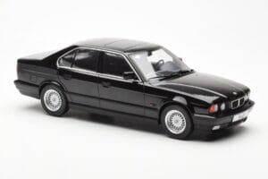BMW 540i E34 Must Metallic MCG 1:18 MCG18157 Metall - pilt 4/6