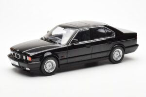 BMW 540i E34 Must Metallic MCG 1:18