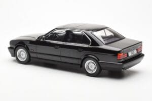 BMW 540i E34 Must Metallic MCG 1:18 MCG18157 Metall - pilt 5/6