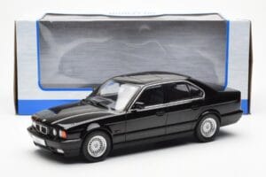 BMW 540i E34 Must Metallic MCG 1:18 MCG18157 Metall - pilt 6/6