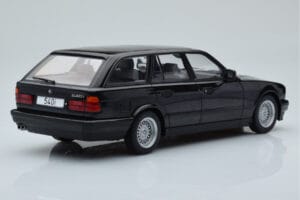 BMW 540i E34 Touring Must Metallik MCG 1:18 MCG18329 Metall - pilt 2/6