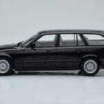 BMW 540i E34 Touring Must Metallik MCG 1:18 - image 3 of 6