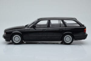 BMW 540i E34 Touring Must Metallik MCG 1:18 MCG18329 Metall - pilt 3/6