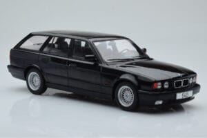 BMW 540i E34 Touring Must Metallik MCG 1:18 MCG18329 Metall - pilt 4/6