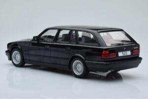 BMW 540i E34 Touring Must Metallik MCG 1:18 MCG18329 Metall - pilt 5/6