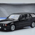 BMW 540i E34 Touring Must Metallik MCG 1:18 - image 6 of 6