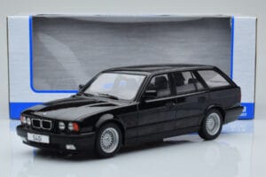 BMW 540i E34 Touring Must Metallik MCG 1:18 MCG18329 Metall - pilt 6/6
