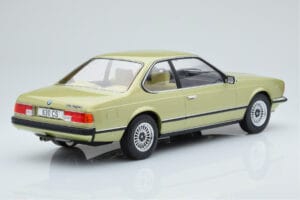 BMW 628 CSi E24 Heleroheline MCG 1:18 MCG18163 Metall - pilt 2/5