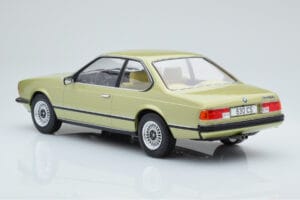 BMW 628 CSi E24 Heleroheline MCG 1:18 MCG18163 Metall - pilt 4/5