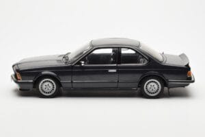 BMW 635 CSi E24 Diamant Must Metallik AUTOart 1:18 70521 Metall - pilt 4/8