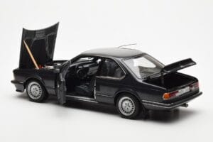 BMW 635 CSi E24 Diamant Must Metallik AUTOart 1:18 70521 Metall - pilt 5/8