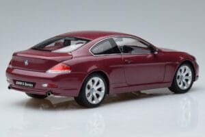 BMW 645Ci E63 Tumepunane Kyosho 1:18 08701CR Metall - pilt 3/7