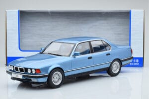 BMW 7 Series E32 730i Sinine MCG 1:18 MCG18160 Metall - pilt 5/5