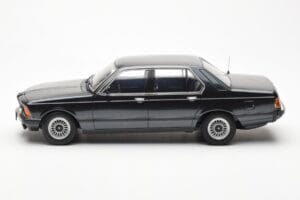 BMW 733i E23 Must Metallic KK-Scale 1:18 KKDC180101 Metall - pilt 3/6