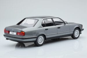 BMW 7 Series E32 740i Hõbedane MCG 1:18 MCG18161 Metall - pilt 2/5