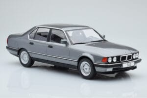 BMW 7 Series E32 740i Hõbedane MCG 1:18 MCG18161 Metall - pilt 3/5