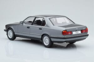 BMW 7 Series E32 740i Hõbedane MCG 1:18 MCG18161 Metall - pilt 4/5