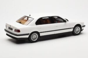 BMW 750iL E38 Asia Exclusive Valge Otto 1:18 OT836 Vaik - pilt 2/6