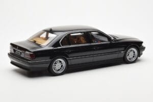 BMW 750iL E38 Must Otto 1:18 OT609 Vaik - pilt 2/6