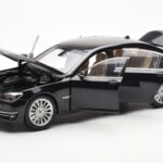 BMW 750Li F02 Facelift Carbon Must Kyosho 1:18 - image 2 of 8