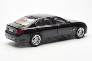 BMW 750Li F02 Facelift Carbon Must Kyosho 1:18 08784BK Metall - pilt 3/8