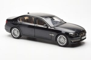 BMW 750Li F02 Facelift Carbon Must Kyosho 1:18 08784BK Metall - pilt 6/8