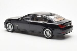 BMW 750Li F02 Facelift Carbon Must Kyosho 1:18 08784BK Metall - pilt 7/8