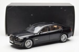 BMW 750Li F02 Facelift Carbon Must Kyosho 1:18 08784BK Metall - pilt 8/8