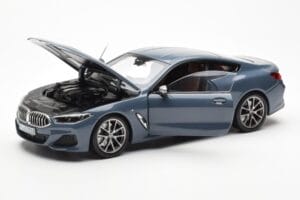 BMW 850i G15 Barcelona Blue Metallic Norev 1:18 80432450995 Metall - pilt 2/8