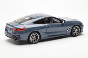 BMW 850i G15 Barcelona Blue Metallic Norev 1:18 80432450995 Metall - pilt 3/8