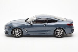 BMW 850i G15 Barcelona Blue Metallic Norev 1:18 80432450995 Metall - pilt 4/8