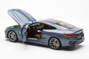 BMW 850i G15 Barcelona Blue Metallic Norev 1:18 80432450995 Metall - pilt 5/8