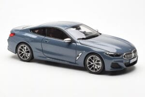 BMW 850i G15 Barcelona Blue Metallic Norev 1:18 80432450995 Metall - pilt 6/8