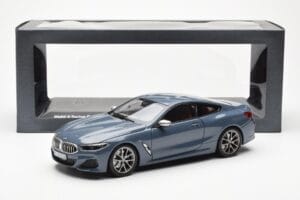 BMW 850i G15 Barcelona Blue Metallic Norev 1:18 80432450995 Metall - pilt 8/8