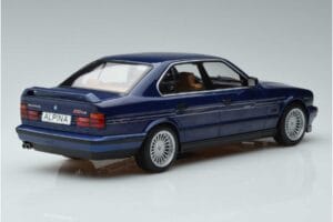 BMW Alpina B10 4.6 E34 Sinine MCG 1:18 MCG18230 Metall - pilt 2/6